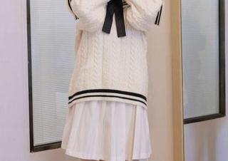 BoBoSocks袜啵啵 – 看这稚予的建行制服写真，图册一翻就停不下来了，真是迷人到不行。