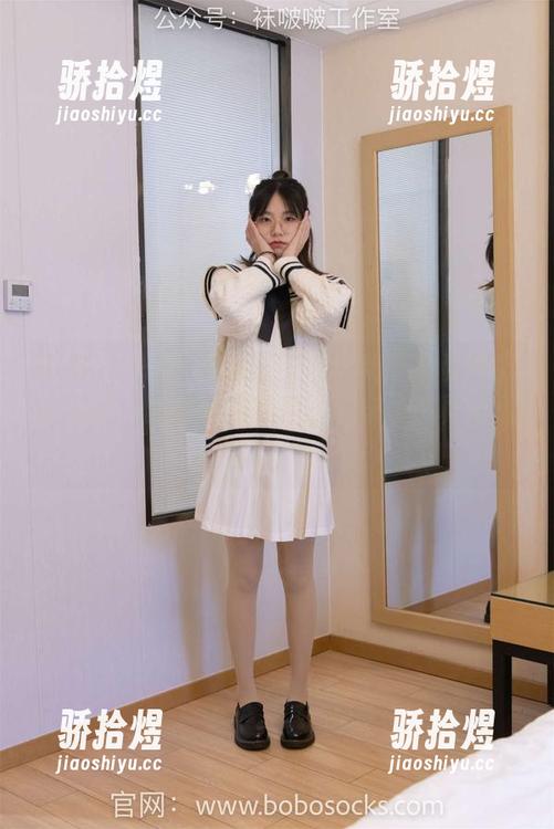 BoBoSocks袜啵啵 - 看这稚予的建行制服写真，图册一翻就停不下来了，真是迷人到不行。