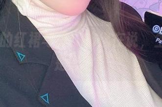 Byoru的红裙写真：仿佛在说，生活不只是黑白！