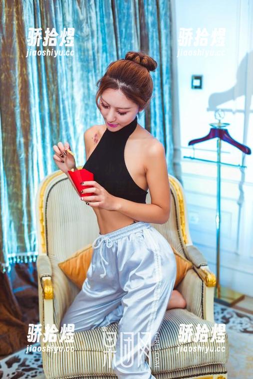 GIRLT果团网 - 小九九高清职业装大揭秘！套图让人脑海里浮现了办公室的另一种可能性。