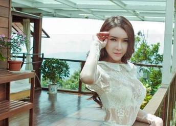 GIRLT果团网 – 蜜桃Q妹儿短裤写真：免费送你一种‘羞羞的颜色’！