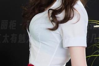 Ligui丽柜 – 看文芮穿短裤，私拍原图简直太有魅力了，禁不住多看几眼