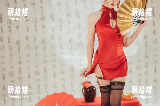 Natsuko夏夏子私拍：当吊带遇上阳光，真是美得让人想‘偷’