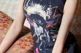 TouTiao头条女神 – 艾小青的最新性感小野猫，图片让我不由自主地想多看几眼！