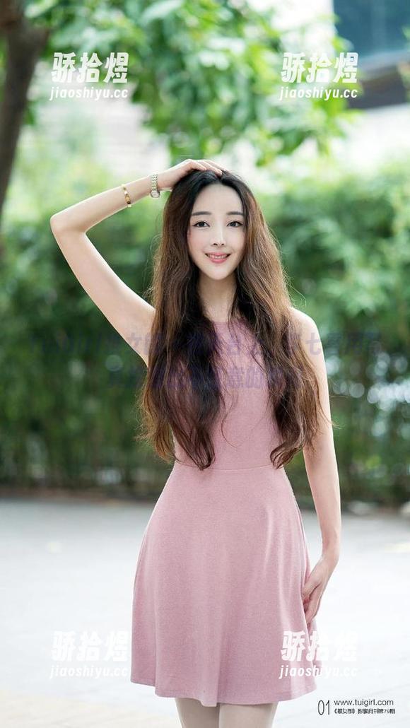TuiGirl推女郎 - 在天台上，李七喜用写真挖掘出不经意的瞬间