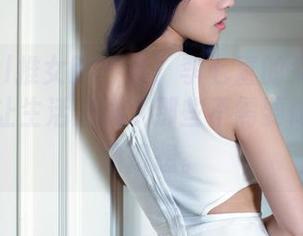 TuiGirl推女郎 – 看！李七喜的女仆照片，瞬间让生活充满了那些不需要做的家务的幻想。