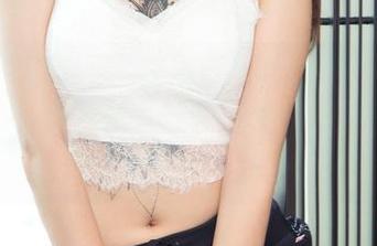 UGirls尤果网 – 在浴缸里玩自拍？布莱尔昆娜的写真合集，让你看见不一样的清新！