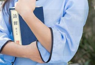 UGirls尤果网 – 谁说穿搭不能养眼？若彤BOOMBOOM的套装图集更新又一次打破了我的刻板印象！
