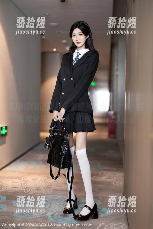 XIAOYU语画界 - 条纹黑丝吊袜合集，程程程分享的瞬间，仿佛是时间静止。