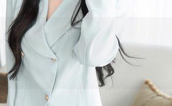 Xiuren秀人网 – 灰丝的魅力无处不在：FoxYini孟狐狸全集下载，准备好接受冲击了吗？