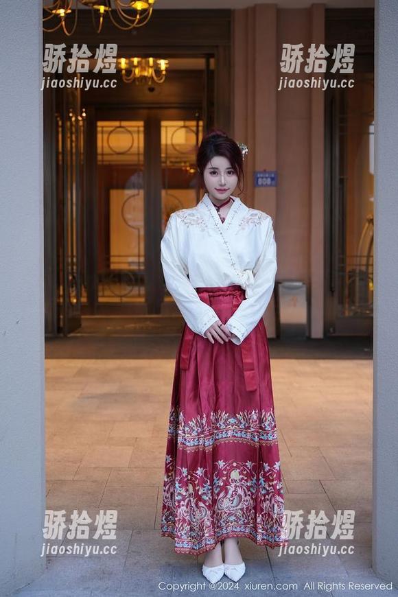 Xiuren秀人网 - 伊小七MoMo带你体验透明艺术，作品集下载让你目不转睛！