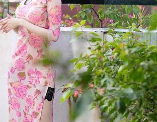 Xiuren秀人网 – 完美翘臀探秘：宋KiKi写真集里的那些不为人知的瞬间！