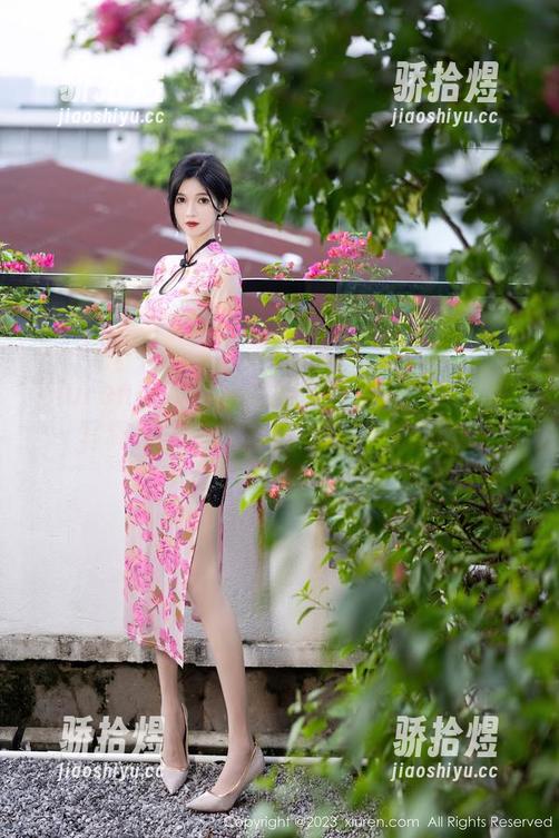 Xiuren秀人网 - 完美翘臀探秘：宋KiKi写真集里的那些不为人知的瞬间！