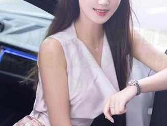 Xiuren秀人网 – 是小逗逗用图集告诉你，夏日的微风是如此美妙，真想扑进它里边！