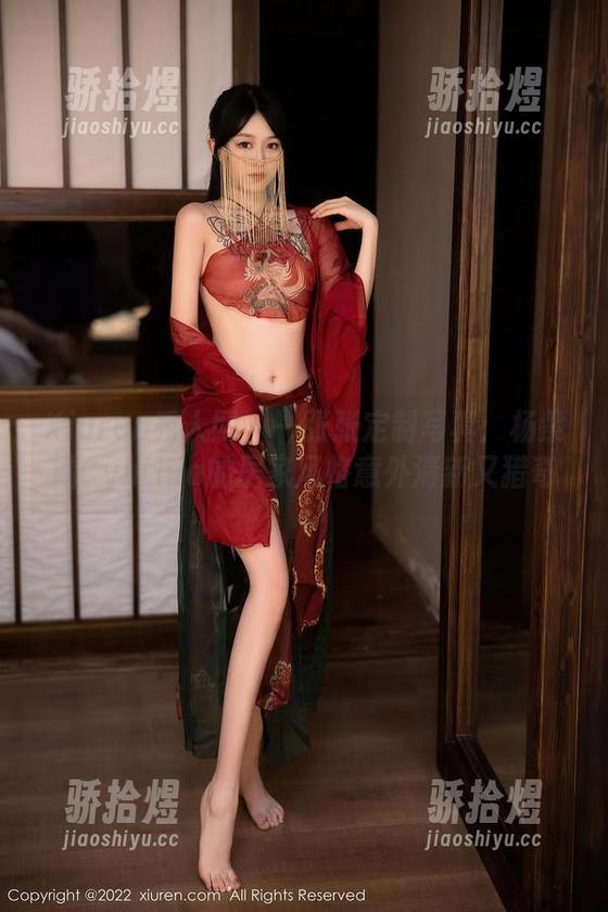 Xiuren秀人网 - 一张张定制写真：杨紫嫣Cynthia的居家风格意外清新又猎奇