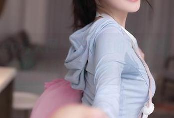 Xiuren秀人网 – 在丝袜的海洋里，欧阳若依私拍作品等你来探险！