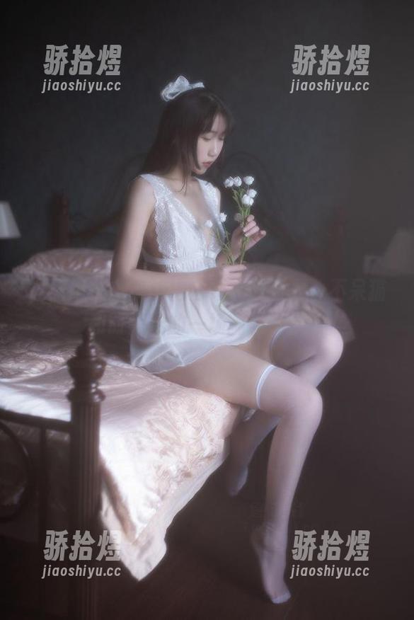 这组靡烟白皮旗袍合集，简直是…不呆猫和时尚界的一场幽默约会！