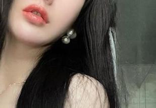 微密圈 – 观看不爱笑的赛琳的渔网黑丝，原图里的风情，真让人晃了神，哈哈。