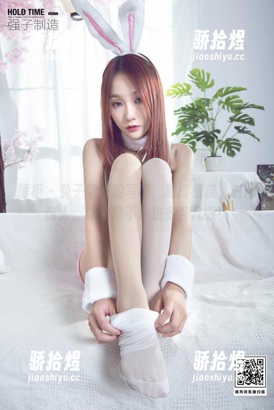 丽柜 - 兔子学姐的写真，时而俏皮，时而迷人，让我忍不住想多看几眼！
