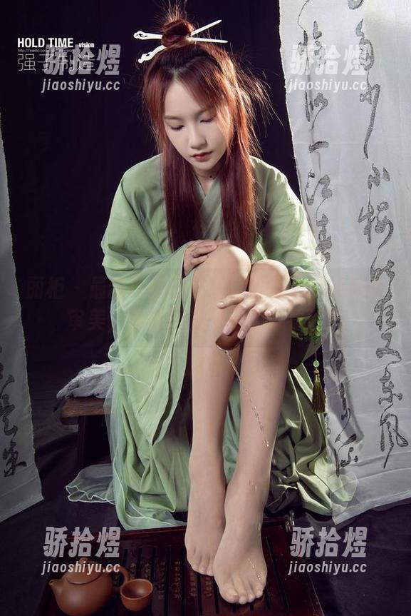 丽柜-汐汐 丽柜 - 最新作品警报!汐汐又来挑战你的审美,体操服是不是太好看了?
