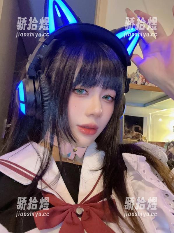九言从不咕咕在线写真：大慈树王下的甜蜜瞬间