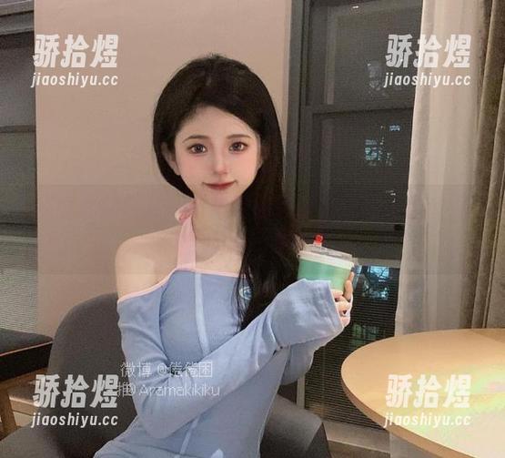 随意翻阅网盘，倦倦喵的埃罗芒阿每一幅作品都像是偷心的瞬间。