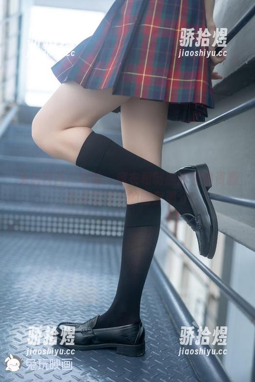 兔玩映画：穹妹、麻衣和制服的私拍资源，真是制服里的幽默满分！