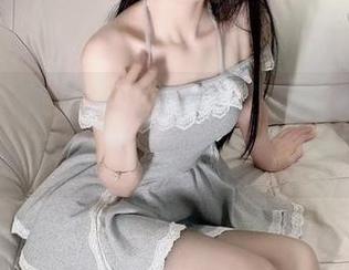 微密圈 – 当女仆遇上十万口草莓粥粥，美图就该这么看！图包里的小惊喜呐