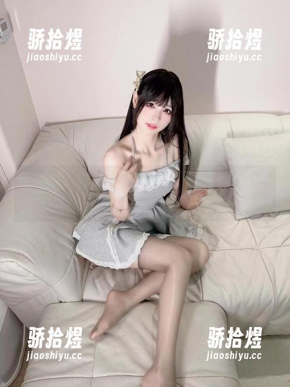 微密圈 - 当女仆遇上十万口草莓粥粥，美图就该这么看！图包里的小惊喜呐