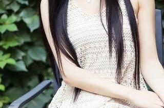 头条女神 – 李由美泳池私房写真：在水里也能撒娇，作品让人浮想联翩！