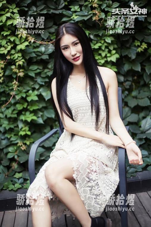 头条女神-李由美 头条女神 - 李由美泳池私房写真:在水里也能撒娇,作品让人浮想联翩!
