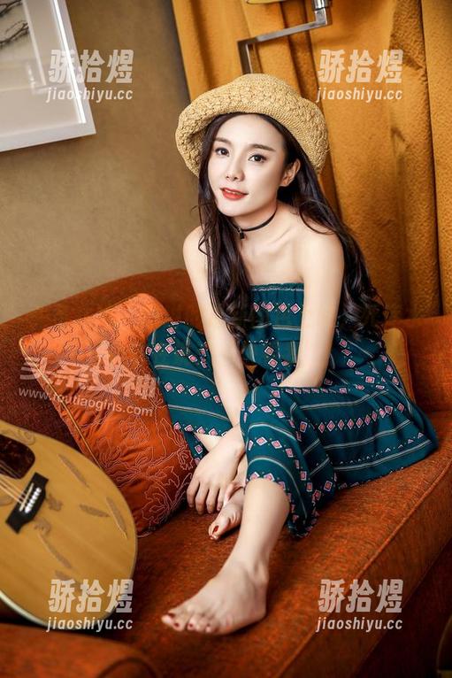 头条女神-琳琳 头条女神 - 琳琳的最新图包上线,死库水仿佛在说:‘快看我’!