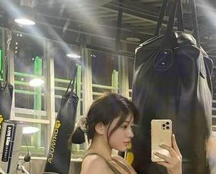 微密圈 – 在这片图集中，奶宝妹纸的纤细腰肢等你来下载，承包了我的眼球！