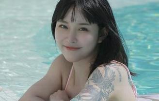 微密圈 – 更新作品集！宋昱欣的长腿让我一秒想起了我的小腿…啊，还是看长腿比较好！