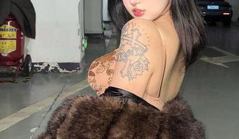 微密圈 – 图集上线！小u优优子如何把粉色吊带裙穿得如此美丽？撇开神秘，我只想要一张裙子的魔力图！