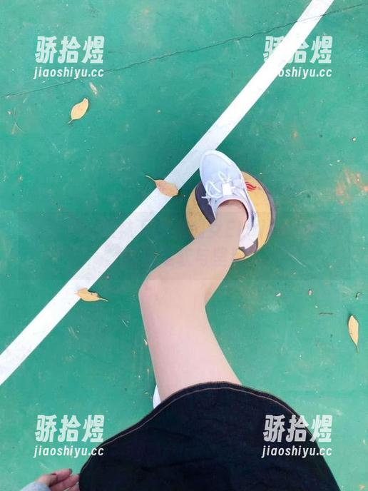 微密圈 - 网袜下的小仙女ELaine：写真中的柔软与坚韧