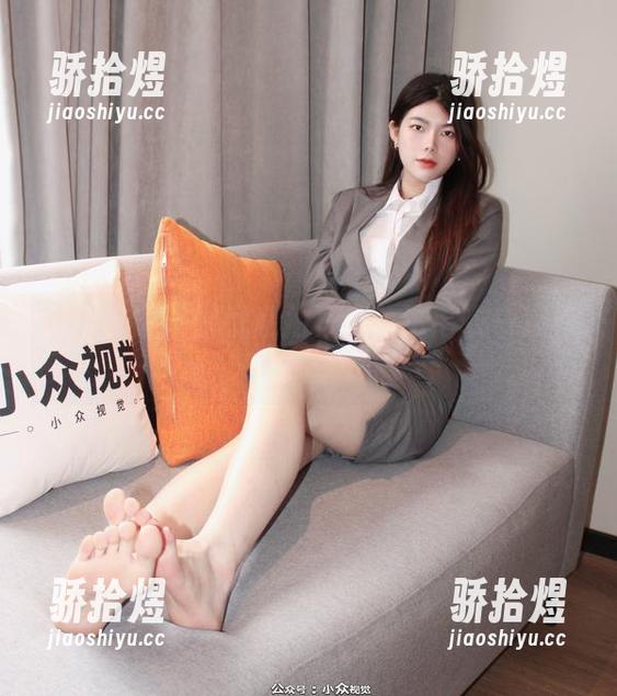 小众视觉 - 悦悦私拍写真：这毛衣一定有故事