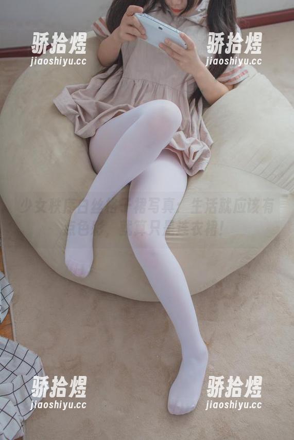 少女秩序 少女秩序白丝格子裙写真:生活就应该有点色彩,就算只是连衣裙!