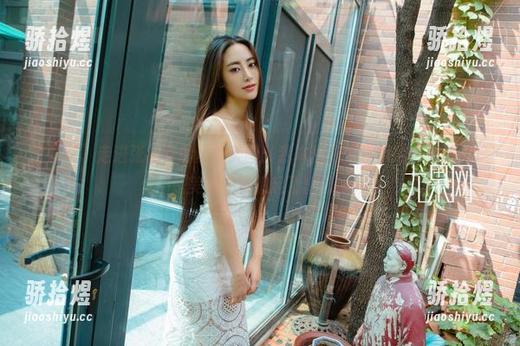 尤果网 - 走进张栩菲的居家美图：我本想做个佛系宅，但照片全是美得让我想起了出门！