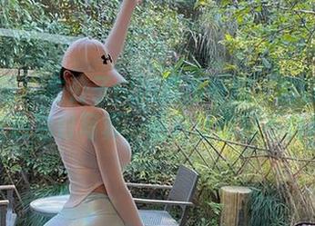 微密圈 – 左公子666再出奇招：难以抗拒的红色包臀写真，绝对让你目不转睛。