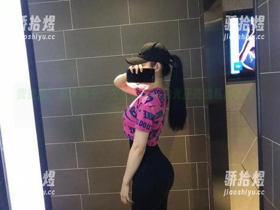 左公子666 微密圈 - 私人曝光:左公子666油光正亮的私房原图,引发小骚动