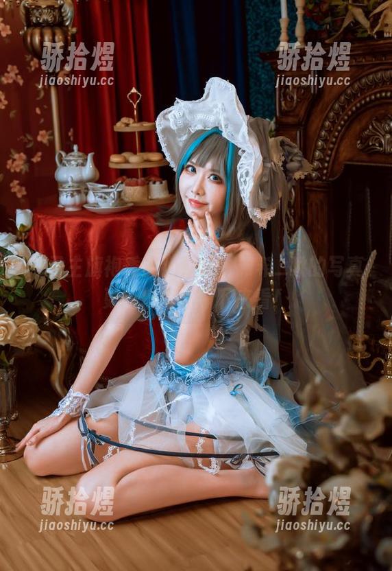 用君主旗袍秀出幽默感，希希_啾的写真更新值得你停下来看！