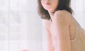 念雪ww最新写真：白色长筒过膝袜，完美诠释什么叫‘袜’不容辞！
