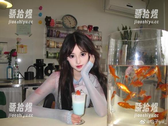 就这！怡子yiii网袜的最新合集，让你的眼球跟着她转！
