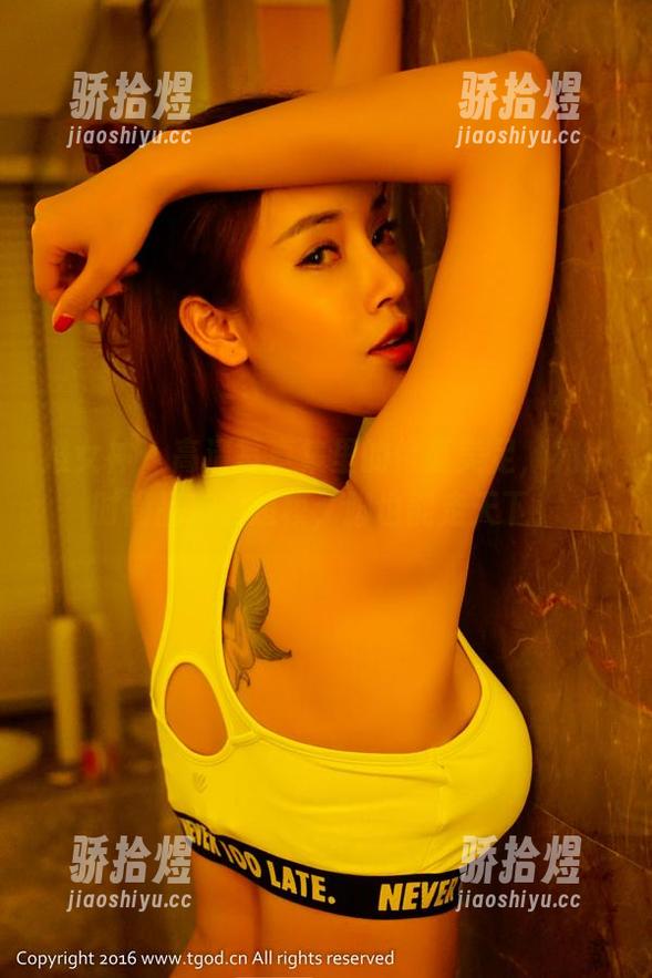 推女神 - 高清写真集里的佟蔓美足，宛如时尚品牌的超模，脚也能走天下！