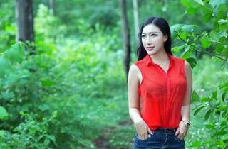 推女郎 – 木婉晴：私拍白衬衫的女神，简直是活生生的时尚百科全书！