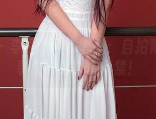 推女郎 – 李丽莎调皮私拍：自拍背后的故事，让你忍俊不禁！