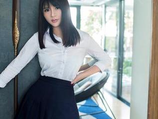 推女郎 – 在赵惟依的办公室，我们私拍的不只是美，还有欢乐！
