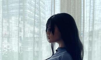 微密圈 – 当无欲无求的推土君与旗袍碰撞，私房图片里的纯欲让人寸步难行！