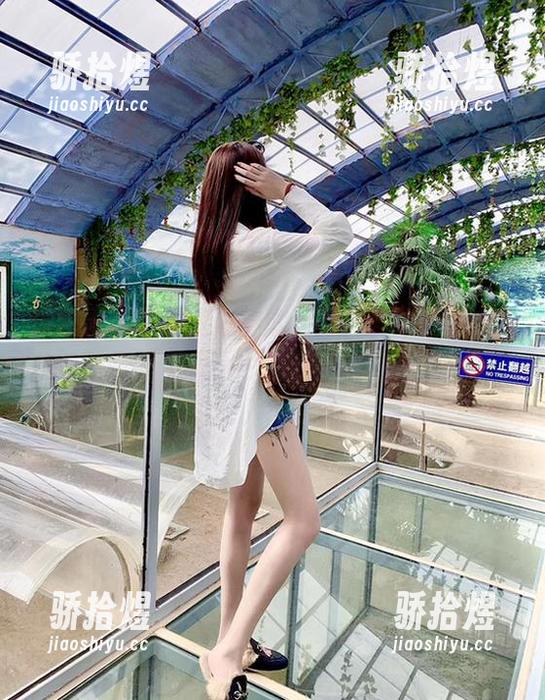 微密圈 - 飘飘欲仙的泳池时光：林子喵Lynne美图更新，快来看看我在浮潜！